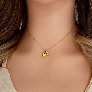 Collar con letra cruzada de plata, plata de ley, delicado collar con cruz, cadena de oro rosa, cadena chapada en oro de 14k, regalo para mamá, regalo para ella