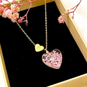 Collar con colgante de corazón de resina con flores secas personalizado, collar con carta de amor, collar con flores en relieve, regalo único para ella, regalo para mamá