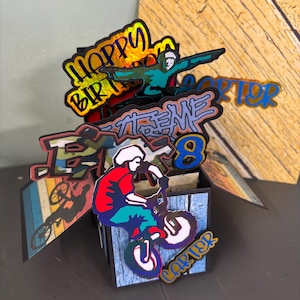 Biglietto di auguri di compleanno BMX fatto a mano UNICO. Sport estremi - BMX MotorX skate sport bike. Biglietto personalizzato.