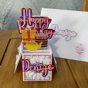 Boîte d'anniversaire unique : gâteau, cadeaux et thé !!!  Peut être personnalisé ou tel quel.  Soeur, maman, ami,
