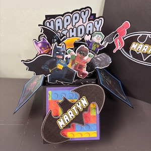 Unique carte d'anniversaire personnalisée faite main sur le thème LEGO BATMAN.
