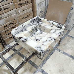 Lavandino in marmo Calacatta Viola, lavabo rettangolare scanalato fatto a mano in pietra naturale da parete per bagno di servizio, mobiletto per bagno di lusso