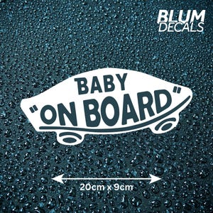 Naklejka winylowa Baby On Board Stakeboard | Zabawna nowość na samochód | Naklejka na okno samochodu Van Laptop Campervan | Naklejka na bezpieczeństwo samochodu