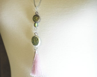 Roze ketting met kwastje, sfeerkraal, ketting met kwastje, lang