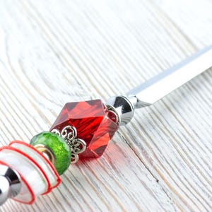 Röd och grön julgransprydnad i silver med glaspärlor • Papperskniv • Skrivbordstillbehör bild 3