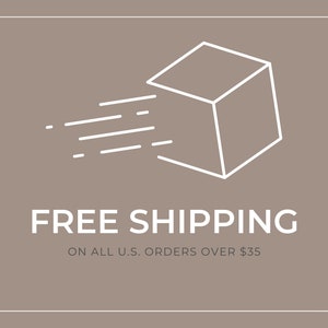K&ouml;nnte beinhalten: Eine wei&szlig;e Linienzeichnung einer Box mit Linien, die sich von ihr erstrecken, symbolisiert schnellen Versand. Der Text "FREE SHIPPING ON ALL U.S. ORDERS OVER $35" befindet sich unter dem Bild.