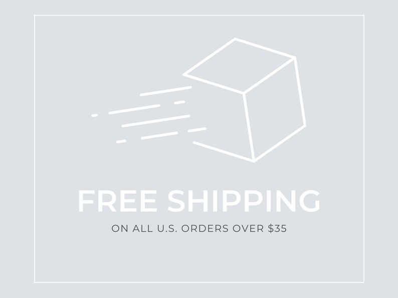 Pu&ograve; includere: Disegno a linea bianca di una scatola con una linea diagonale che la attraversa, a simboleggiare una spedizione veloce. Il testo "FREE SHIPPING" &egrave; sotto la scatola, e il testo "ON ALL U.S. ORDERS OVER $35" &egrave; sotto quello.