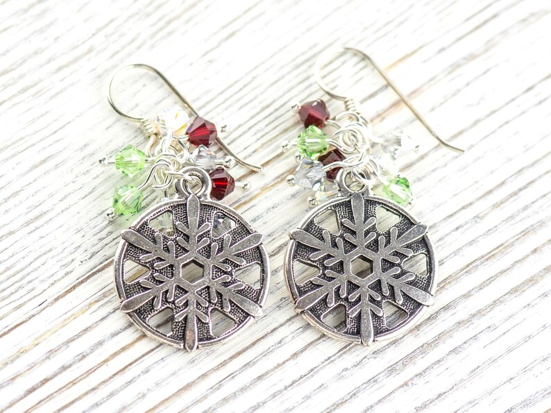 Pendientes de copo de nieve, pendientes navideños hechos a mano, cristal de Swarovski, joyería navideña imagen 3