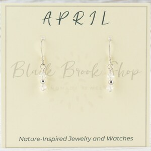 Pendientes con piedra de nacimiento de abril, pendientes de diamantes de cristal, pendientes de cumpleaños para ella, pendientes minimalistas con piedra de nacimiento.