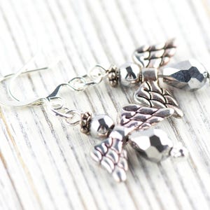 Silverörhängen med julängel, handgjorda silverpläterade örhängen, ängelsmycken bild 3