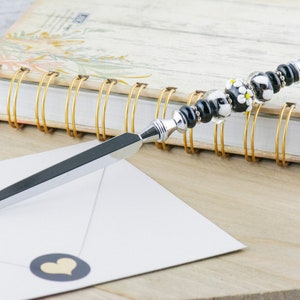 Abrecartas con forma de espada de metal plateado con cuentas de vidrio y diseño de margaritas, cuchillo de papel, accesorios de escritorio para oficina