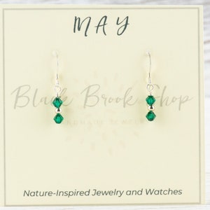 Pendientes con piedra de nacimiento de mayo, pendientes de esmeralda verde, regalo de pendientes de mayo, pendientes minimalistas de Swarovski, pendientes de cristal con piedra de nacimiento