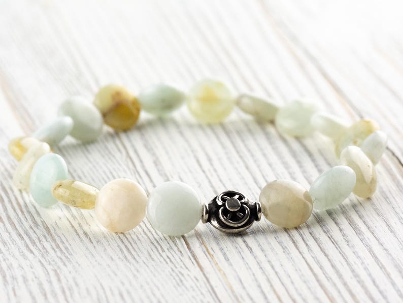 Akvamarinpärlsträckarmband med ädelstenar • Enkla unisex-smycken med halvädelstenar • Handgjort armband med naturliga ädelstenar bild 4
