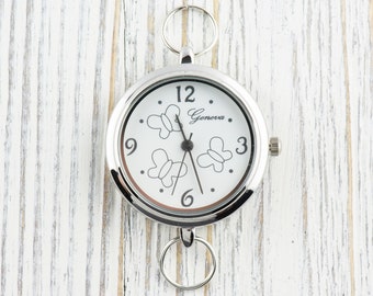 Reloj de pulsera redondo plateado con forma de mariposa • Esfera blanca • Reloj para manualidades con cuentas • Creación de joyas • Analógico • Incluye bucles y batería