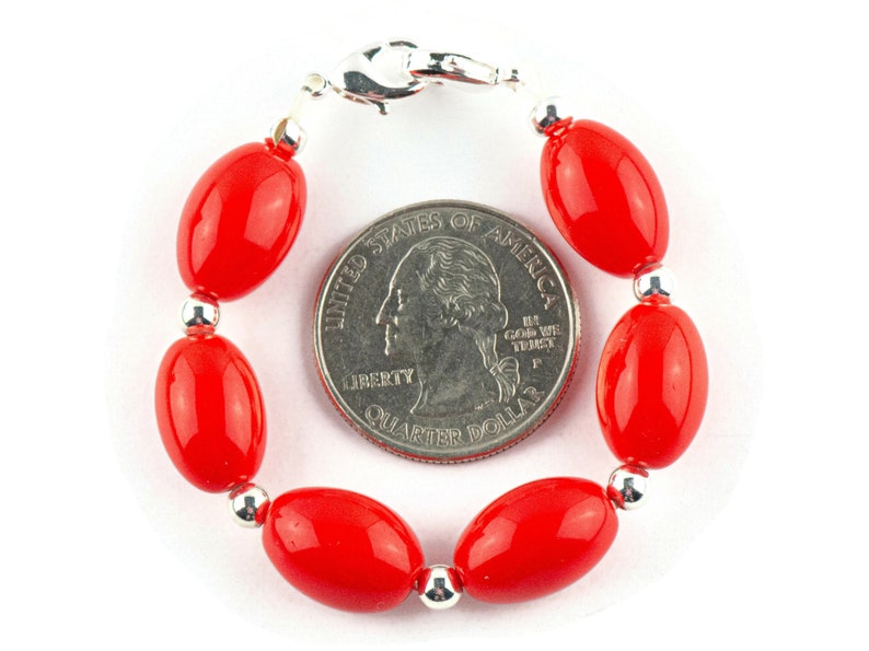 Rött vintage tyskt glas utbytbart klockarmband med stretchpärlor • Armband för medicinsk ID • Enkel sträng • Handgjorda smycken bild 4