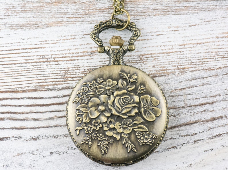 Collana lunga con orologio da taschino in bronzo con rose / Orologi unici / Gioielli ispirati alla natura immagine 2