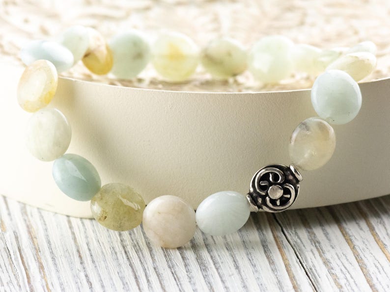 Akvamarinpärlsträckarmband med ädelstenar • Enkla unisex-smycken med halvädelstenar • Handgjort armband med naturliga ädelstenar bild 2