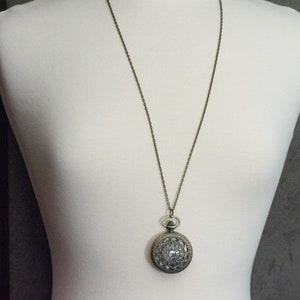 Spinnewebbrons zakhorloge lange ketting / Unieke horloges / Spinsieraden / Groot zakhorloge afbeelding 6