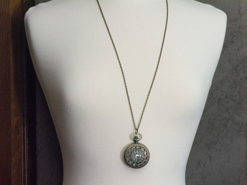 Spinnewebbrons zakhorloge lange ketting / Unieke horloges / Spinsieraden / Groot zakhorloge afbeelding 6