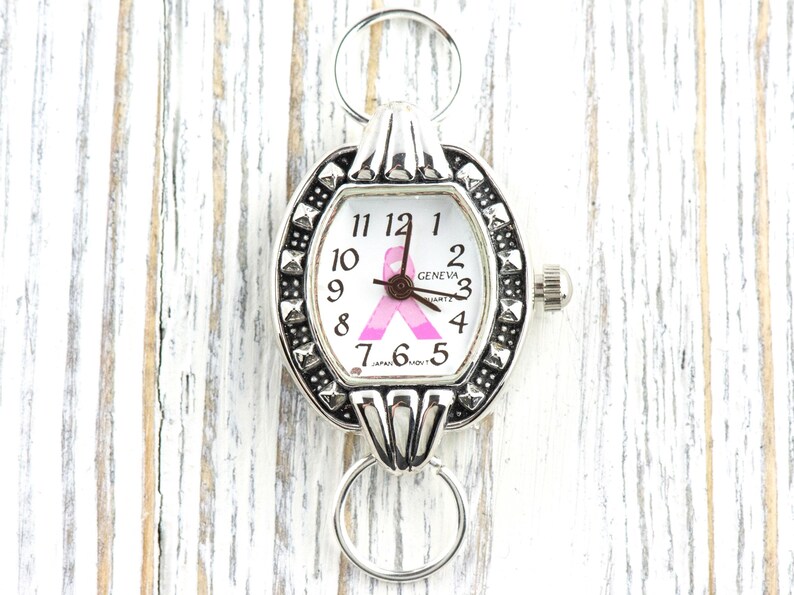 Orologio quadrato con quadrante argentato e nastro rosa • Quadrante bianco • Orologio fai da te con perline • Creazione di gioielli • Analogico • Anelli e batteria inclusi immagine 1