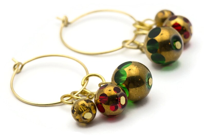 Pendientes de aro de Navidad / Pendientes de aro de vidrio con puntos verdes / Pendientes navideños / Pendientes de aro de oro / Pendientes de aro abiertos / 20 mm - EA00483 imagen 2
