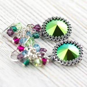 Orecchini natalizi allegri e luminosi, orecchini fatti a mano in argento sterling, cristalli Swarovski, colorati immagine 2