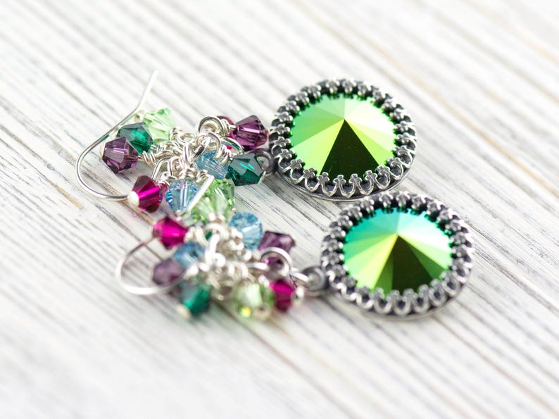 Orecchini natalizi allegri e luminosi, orecchini fatti a mano in argento sterling, cristalli Swarovski, colorati immagine 2