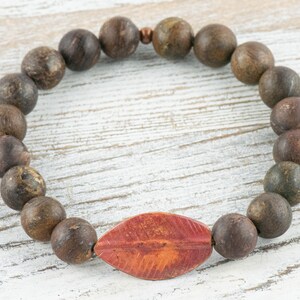 Kopparbladbronzitpärlsträckt armband / Boho-stil ädelstensarmband / Naturinspirerade jordnära höstsmycken bild 2