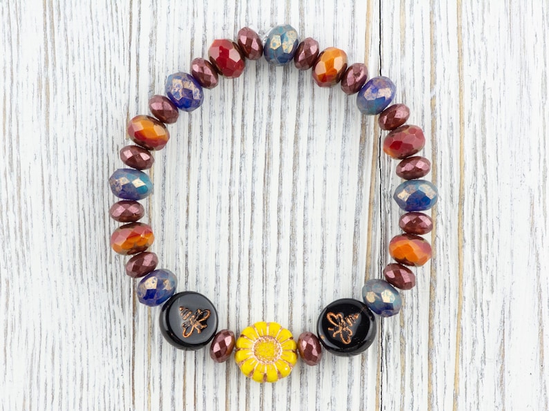 Humla blommig pärlsträckt armband, färgglada handgjorda fasetterade tjeckiska glas smycken, naturinspirerad solros modeaccessoar bild 1
