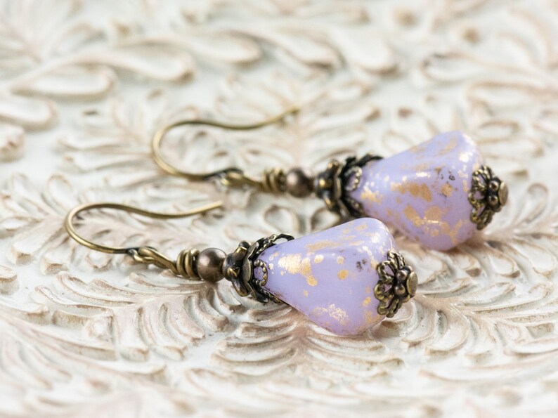 Purple Rain Messing-Ohrringe • Naturinspirierter Schmuck • Handgemachte Ohrringe für Frauen • Herbstgeschenke Bild 1