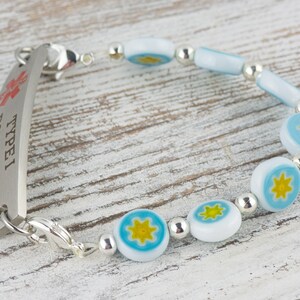 Blå & Gul Stjärna Glasmynt Utbytbart Stretchpärlat Klockarmband • Medicinskt ID-armband • Enkelt sträng • Handgjorda smycken bild 7