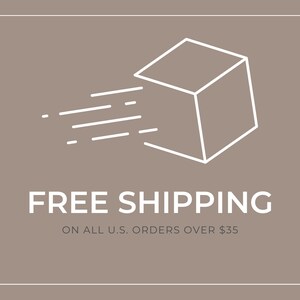 K&ouml;nnte beinhalten: Eine wei&szlig;e Linienzeichnung einer Box mit Linien, die sich von ihr erstrecken, symbolisiert schnellen Versand. Der Text "FREE SHIPPING ON ALL U.S. ORDERS OVER $35" befindet sich unter dem Bild.