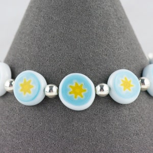 Blå & Gul Stjärna Glasmynt Utbytbart Stretchpärlat Klockarmband • Medicinskt ID-armband • Enkelt sträng • Handgjorda smycken bild 5