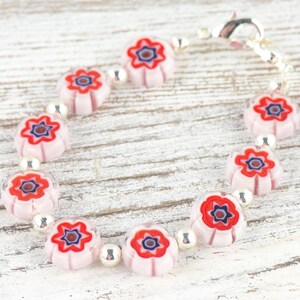 Pulsera de reloj elástica con cuentas intercambiables de cristal rojo roto • Pulsera de identificación médica • Hebra única • Joyería hecha a mano imagen 1