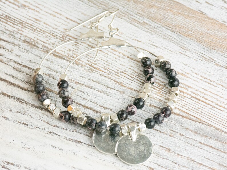 Zwarte keizerlijke jaspis oorringen met zilveren munt • Edelsteensieraden • Boho-hangoorbellen • Sieraden Cadeau voor haar afbeelding 3