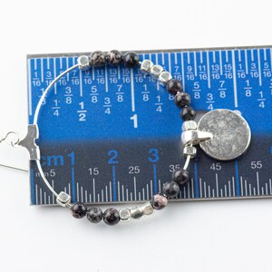 Zwarte keizerlijke jaspis oorringen met zilveren munt • Edelsteensieraden • Boho-hangoorbellen • Sieraden Cadeau voor haar afbeelding 5
