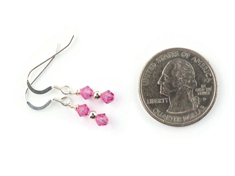 Örhängen med oktobers födelsesten, present till oktoberörhängen, minimalistiska Swarovski-örhängen, rosa Swarovski-örhängen, födelsedagsörhängen bild 3