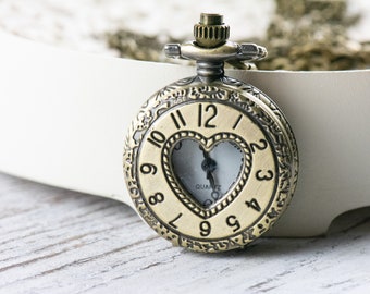 Collana lunga con orologio da tasca in bronzo con ritaglio a forma di cuore / Orologi unici / Collana con medaglione a cuore