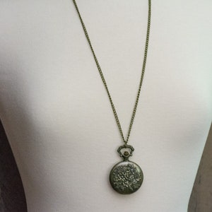 Collana lunga con orologio da taschino in bronzo con rose / Orologi unici / Gioielli ispirati alla natura immagine 8