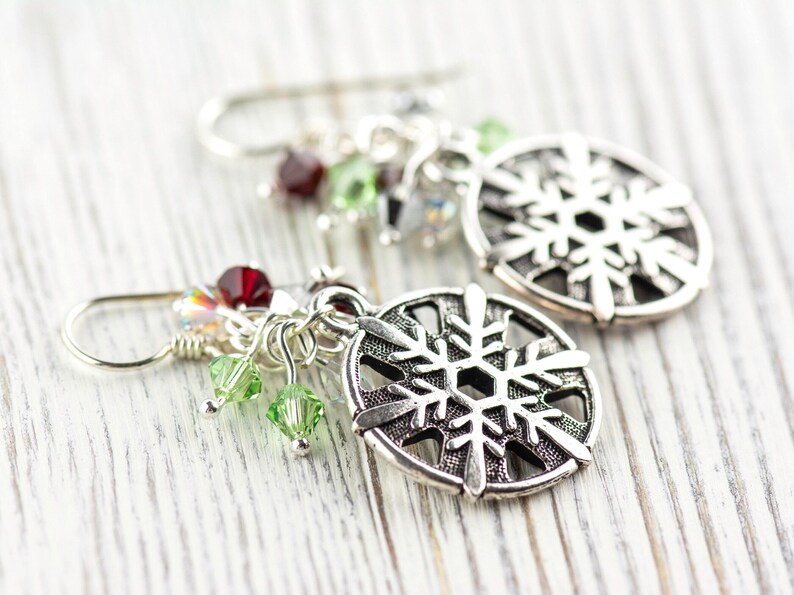 Pendientes de copo de nieve, pendientes navideños hechos a mano, cristal de Swarovski, joyería navideña imagen 4