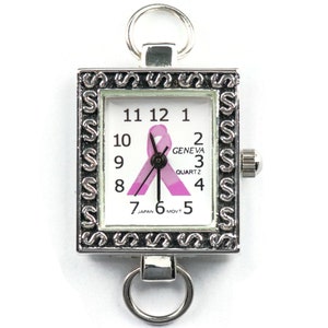 Op de afbeelding: Een vierkant Geneva quartz horloge met een zilverkleurig frame en een witte wijzerplaat. De wijzerplaat heeft zwarte cijfers, een roze lint en de woorden "GENEVA QUARTZ". Het horloge heeft een zilverkleurige lus aan de boven- en onderkant.