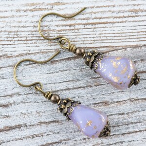 Purple Rain Messing-Ohrringe • Naturinspirierter Schmuck • Handgemachte Ohrringe für Frauen • Herbstgeschenke Bild 2