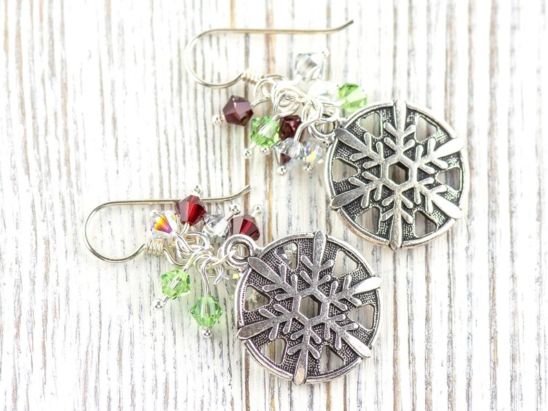 Pendientes de copo de nieve, pendientes navideños hechos a mano, cristal de Swarovski, joyería navideña imagen 6