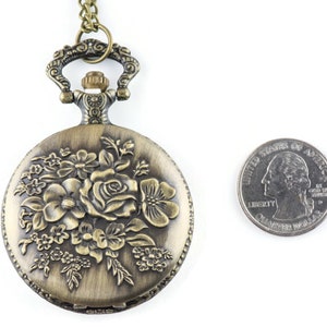 Collana lunga con orologio da taschino in bronzo con rose / Orologi unici / Gioielli ispirati alla natura immagine 3