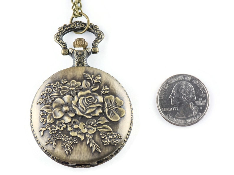 Collana lunga con orologio da taschino in bronzo con rose / Orologi unici / Gioielli ispirati alla natura immagine 3