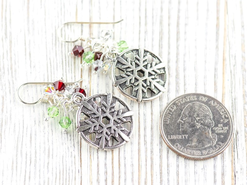 Pendientes de copo de nieve, pendientes navideños hechos a mano, cristal de Swarovski, joyería navideña imagen 5