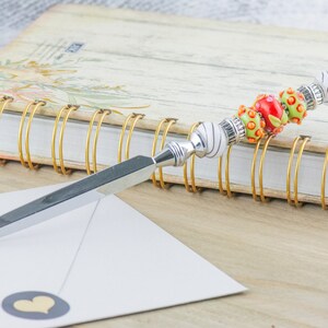 Abrecartas con forma de espada de metal plateado con cuentas de vidrio de Queen's Garden, cortapapeles y regalo para compañeros de trabajo