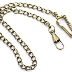 Pode incluir: Uma corrente de rel&oacute;gio de bolso dourada com um fecho girat&oacute;rio e um gancho em uma extremidade.