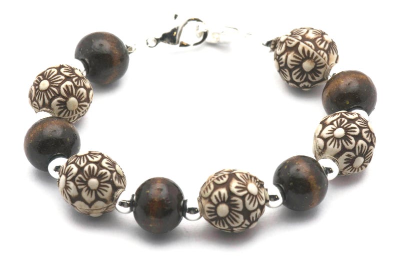 Amberkleurige, elastische, verwisselbare kralenarmband met bloemenmotief • Medische ID-armband • Horlogeband voor dames afbeelding 3