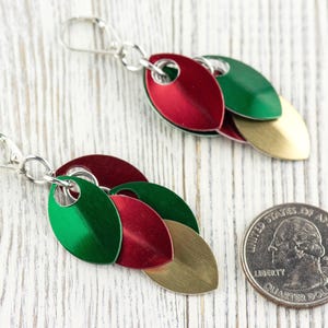 Röda, gröna och guldfärgade julörhängen, handgjorda örhängen i sterlingsilver, julsmycken bild 3
